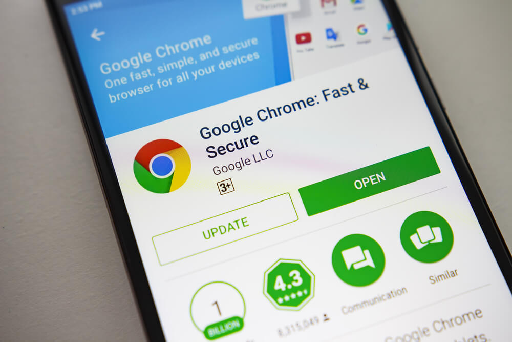 Google Chrome application on screen modern smartphone in Play Store