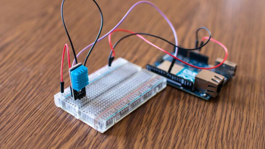 Humidity and temperature sensor prototype at school for IoT device