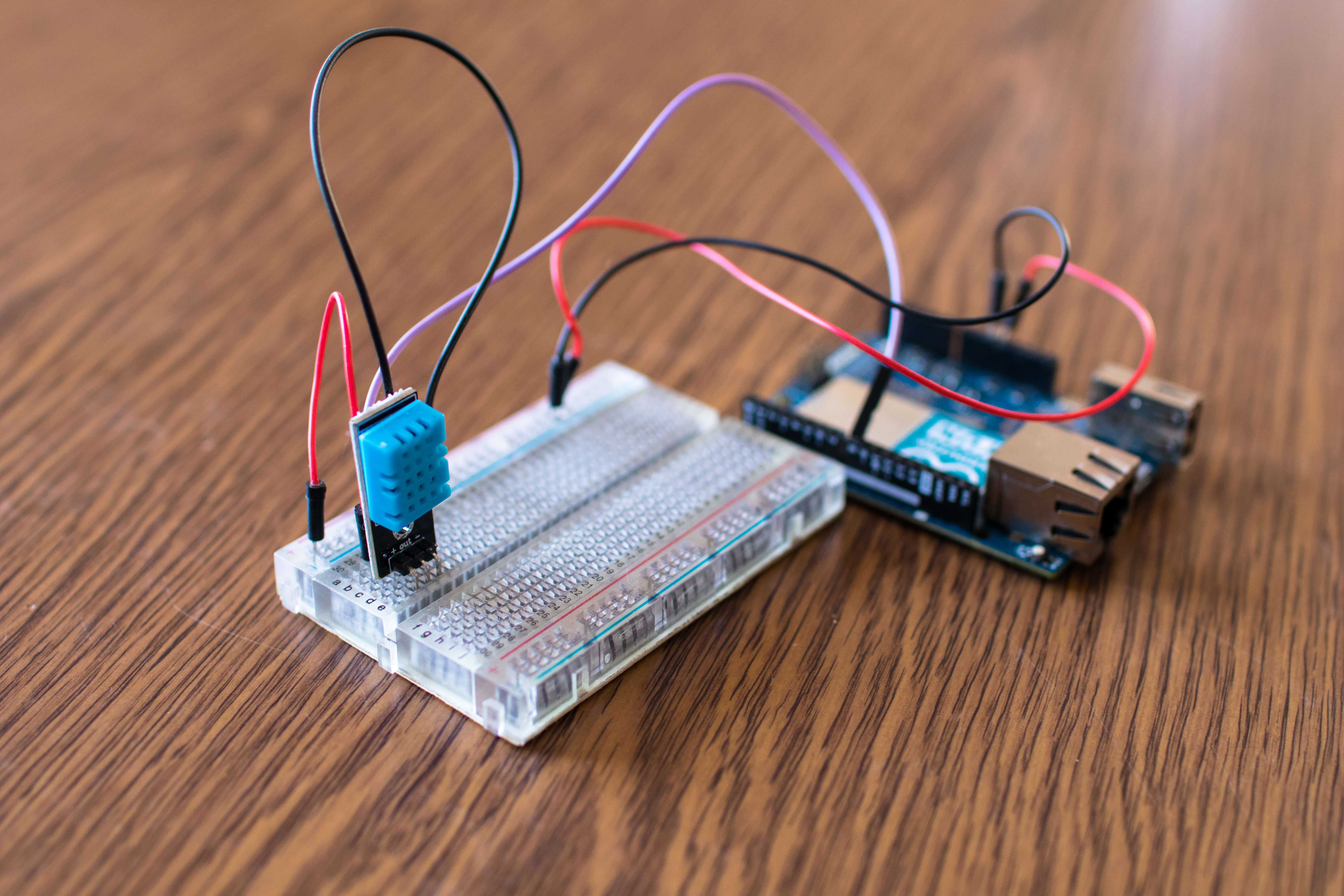 Humidity and temperature sensor prototype at school for IoT device