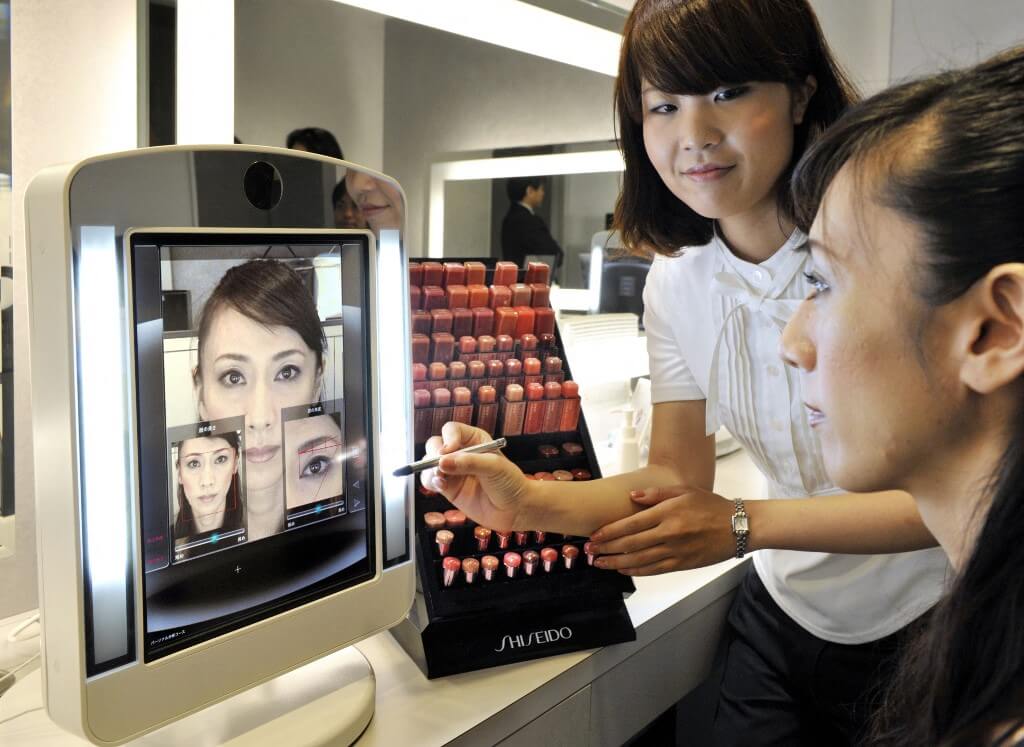 How do you test cosmetics without contact, and ideally from the comfort of home? Meet the virtual try on