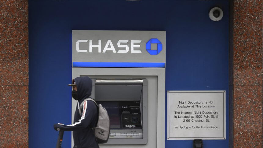 JPMorgan Chase Bank has admitted that a technical bug on its online banking website and app led to the accidental leak of customer data to other customers
