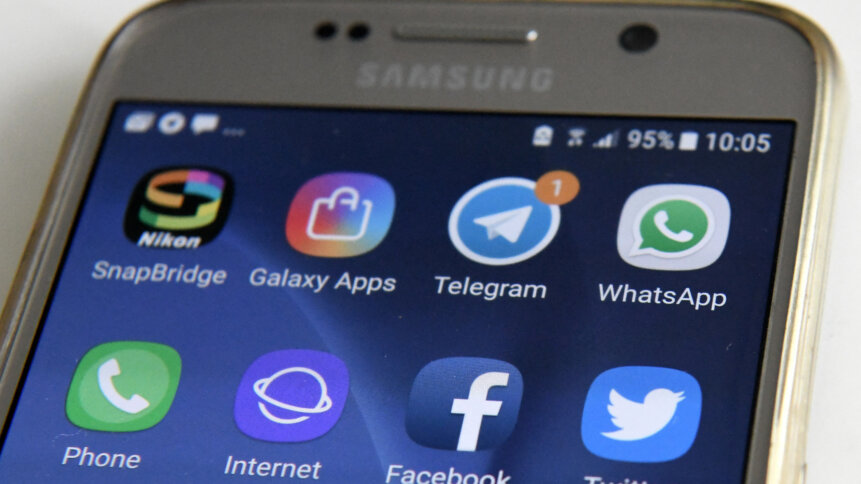 Here's what happened to Telegram, Signal and Snapchat during Facebook's outage