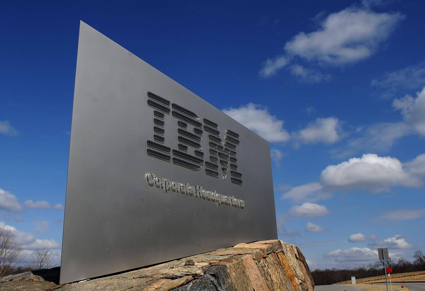 IBM challenges Google & China with the largest superconducting quantum computer yet