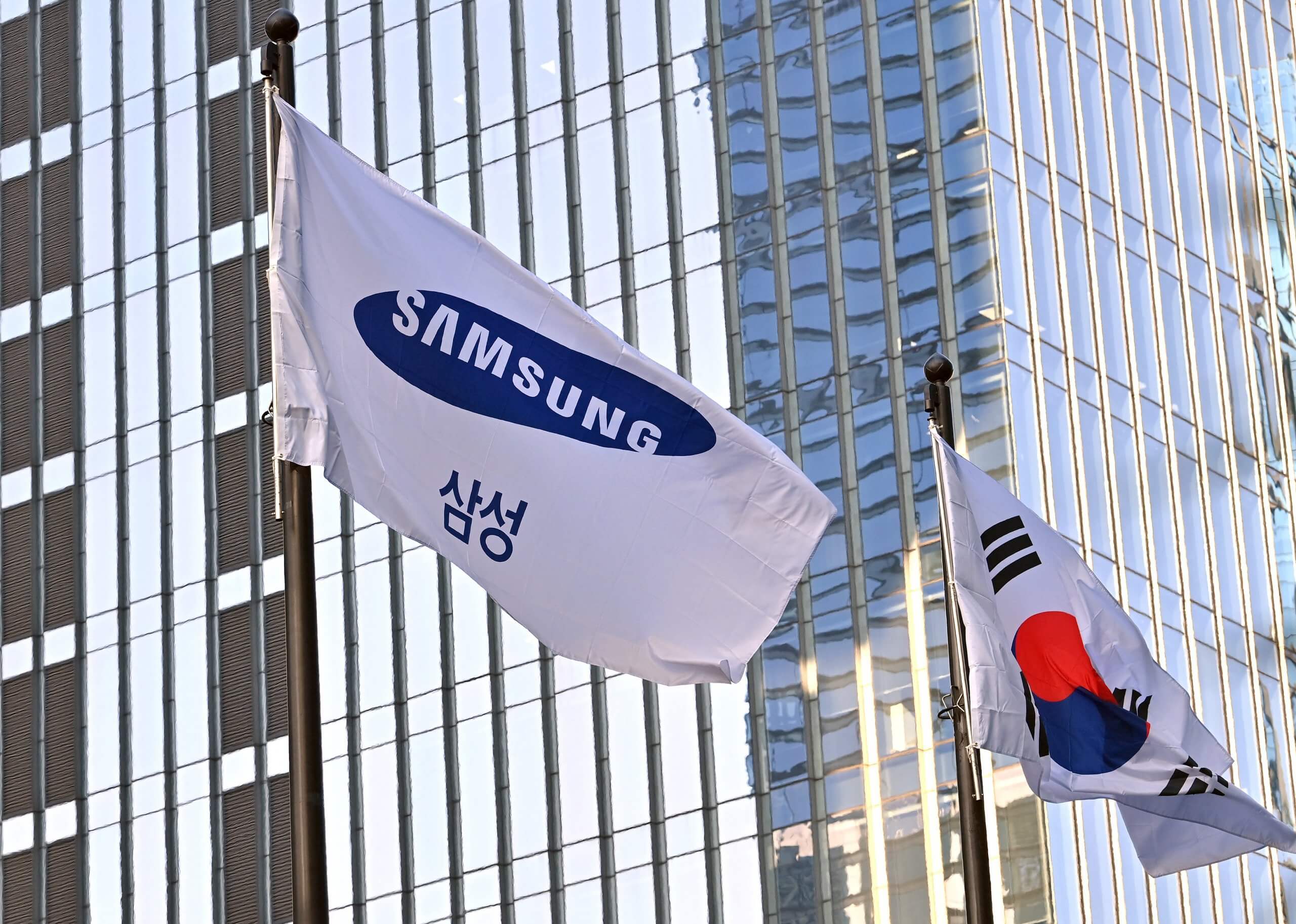 Samsung reclaims the crown, overtaking Intel as top chip seller in 2021