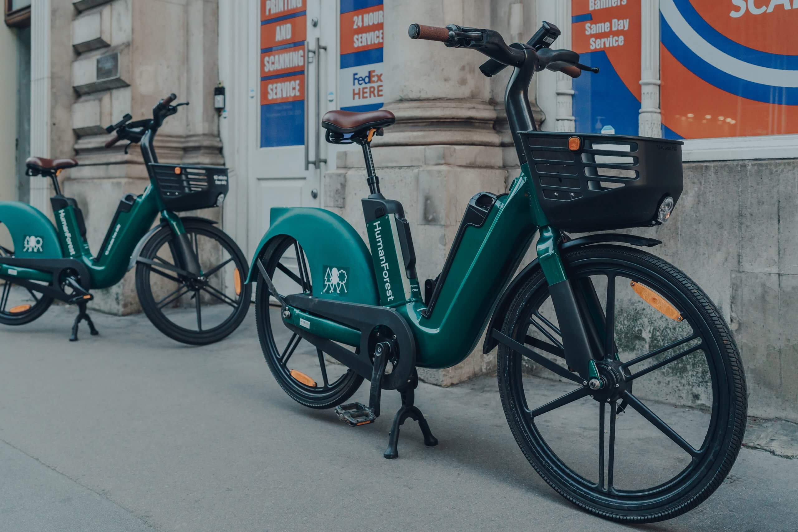 HumanForest and Deliveroo have joined forces to boost sustainable delivery across London. (Photo: Alena Veasey/Shutterstock)