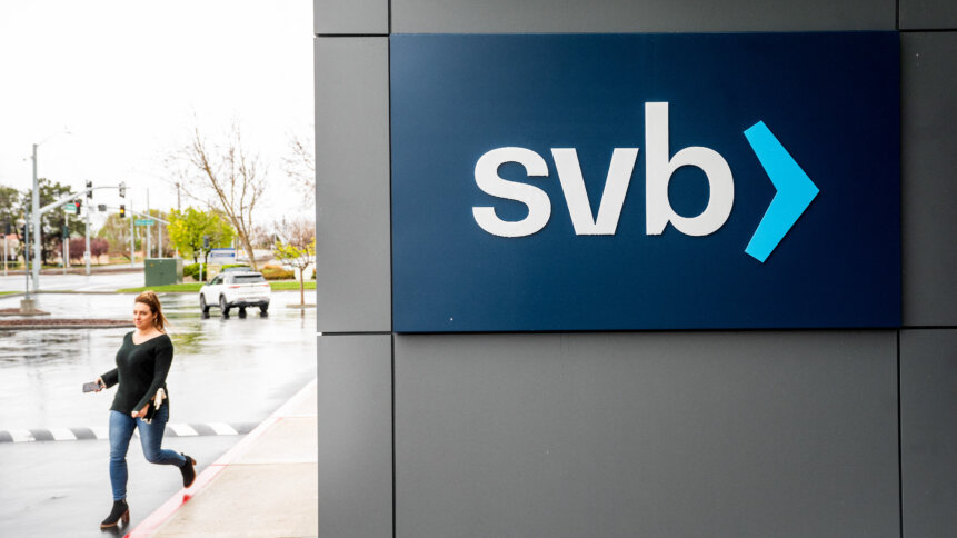 Silicon Valley Bank collapsed, sending startups and tech companies crumbling