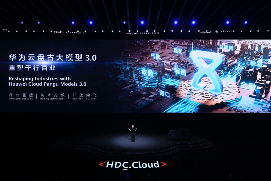 Zhang Ping'an, Executive Director of Huawei and CEO of Huawei Cloud, announcing Pangu Models 3.0. Source: Alibaba Cloud