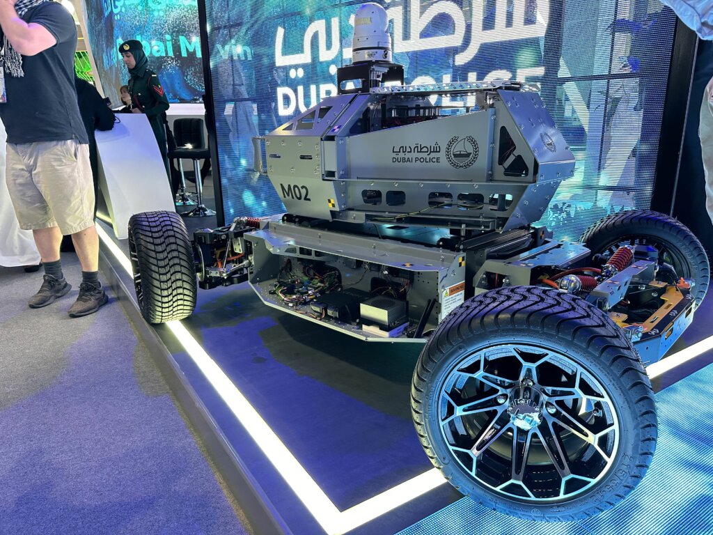 Dubai Police'e new self-driving security patrol.