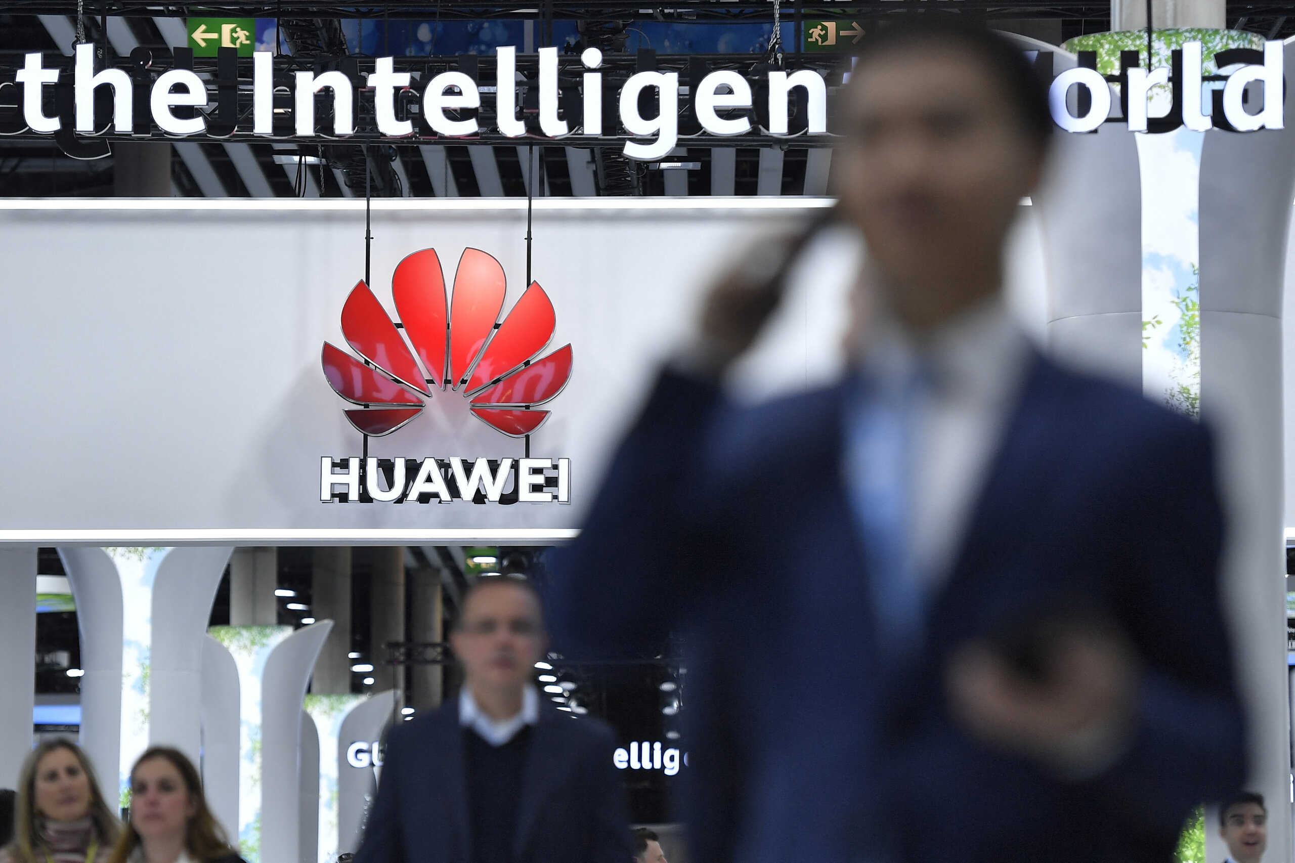 The AI chip business of Huawei is progressing, with Baidu reportedly purchasing a bulk of them recently. (Photo by Pau BARRENA / AFP)