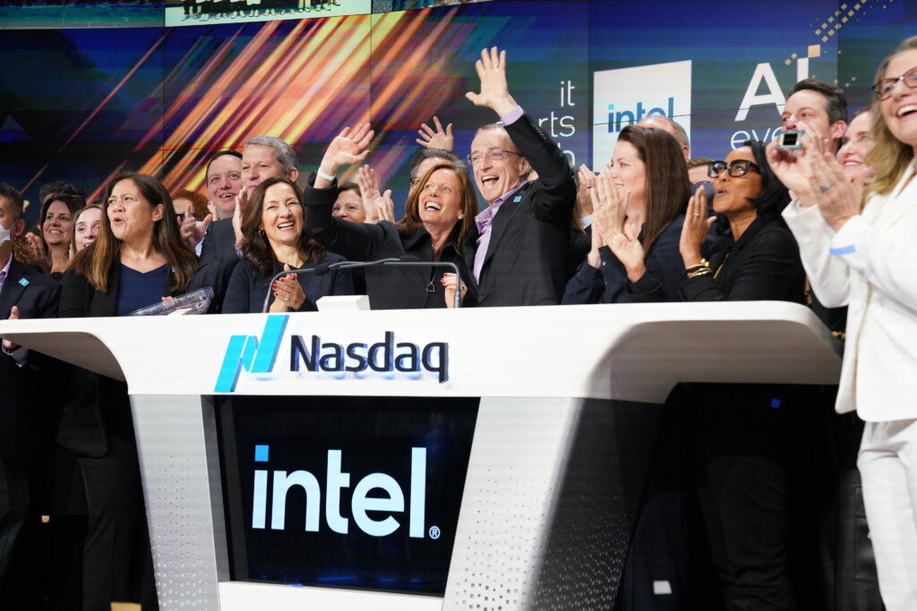 "Today was a tremendously exciting day for @Intel , our partners, and our customers! We unveiled two new AI products – Core Ultra and 5th Gen Xeon – that will change how customers and consumers enable AI solutions in the data center, cloud, network, at the edge, and on the PC." Source: Pat Gelsinger on X.