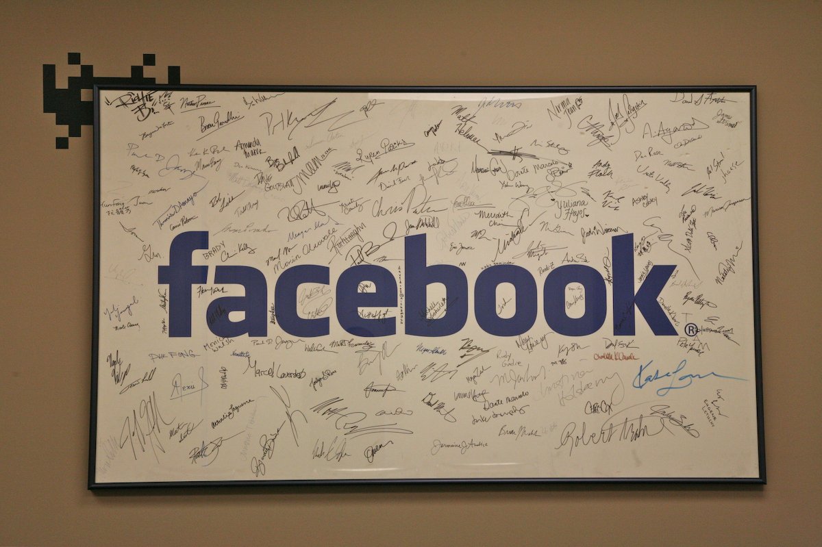 Image illustrating article about Meta shareholders settling their case against company executives.